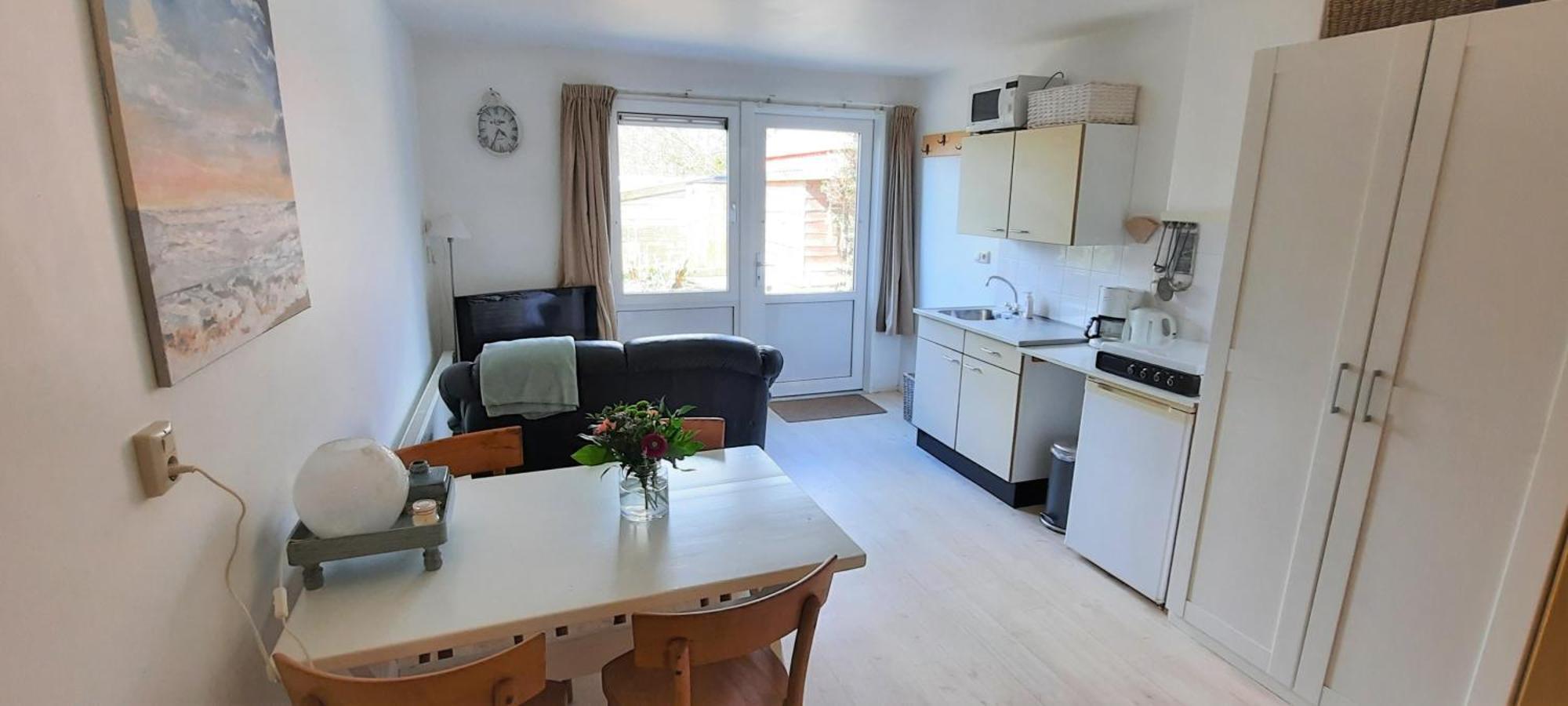 Appartement 2 Met Terras Aan De Tuin Van Op De Roemte Baflo ภายนอก รูปภาพ